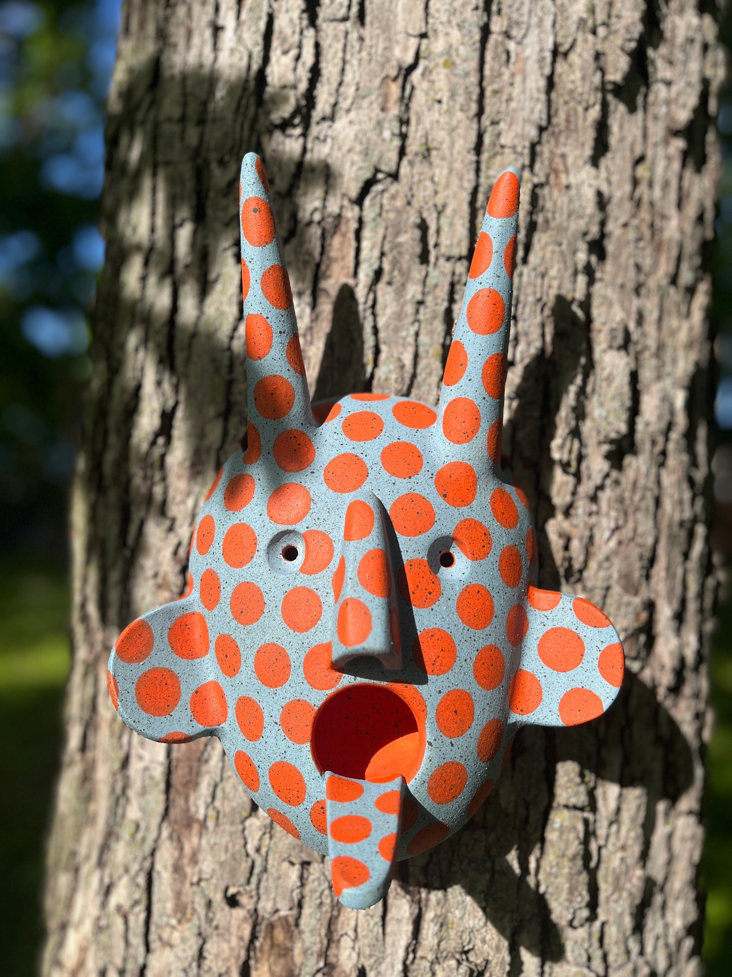 BIRDFEEDER CREEPER